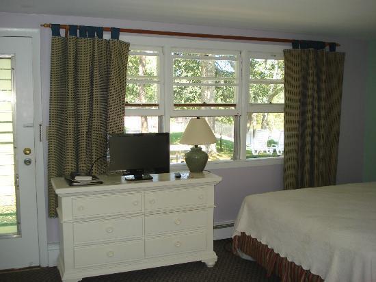 Capewind Waterfront Resort Falmouth Room photo